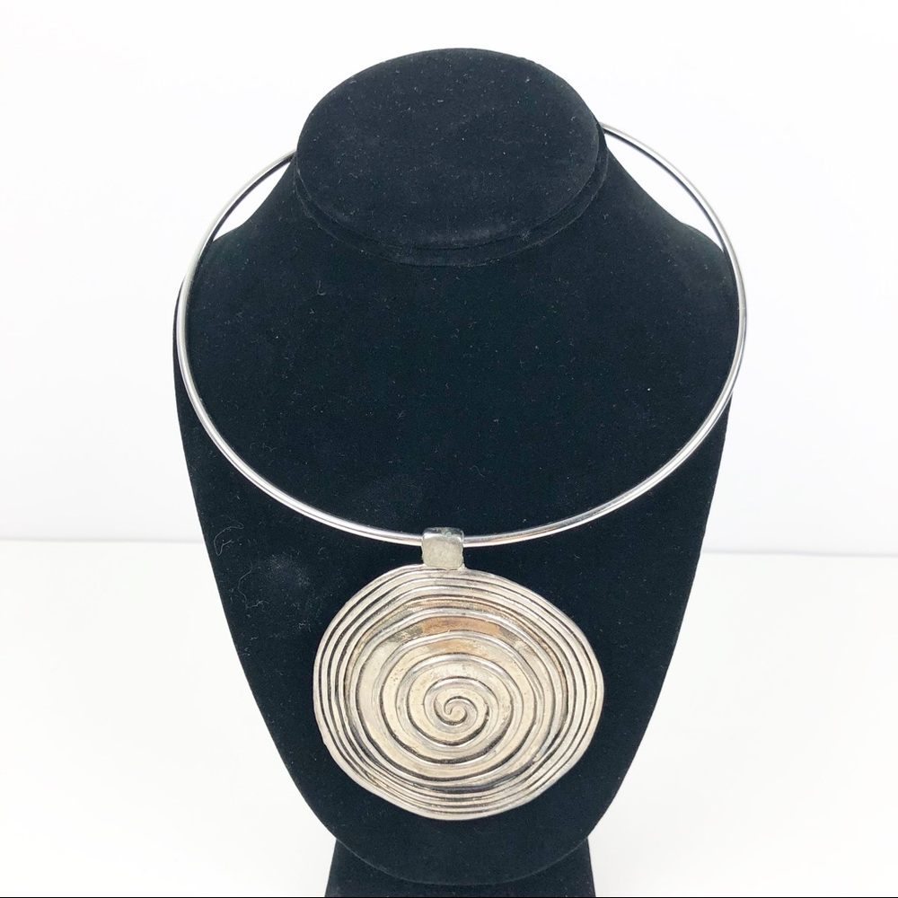 Silver Tone Wire Collar Necklace with Pendant